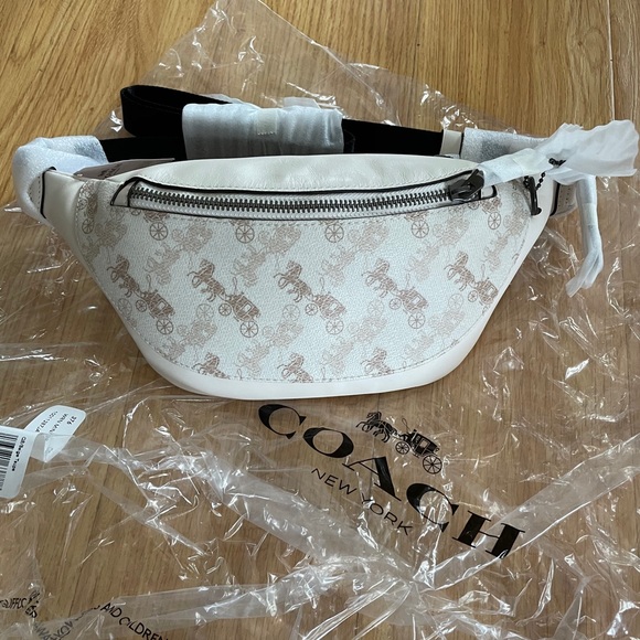 coach warren belt bag with horse and carriage - Picture 1 of 5
